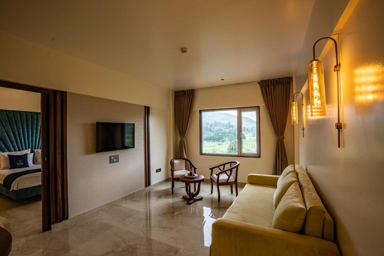 Mastiff Grand The Sia Palace Suites & Banquets, Khopoli, Near Imagica Kültér fotó
